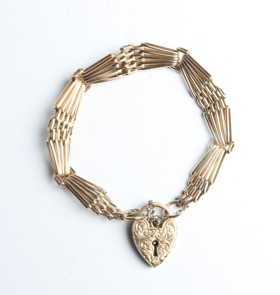 Lot 1014 - GOLD BRACELET