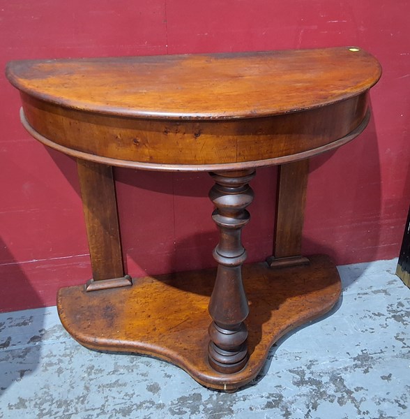 Lot 18 - DEMI-LUNE CONSOLE