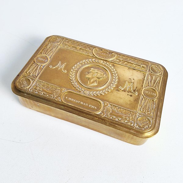 Lot 1219 - CHRISTMAS TIN