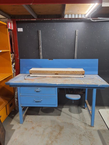 Lot 216 - WORK BENCH