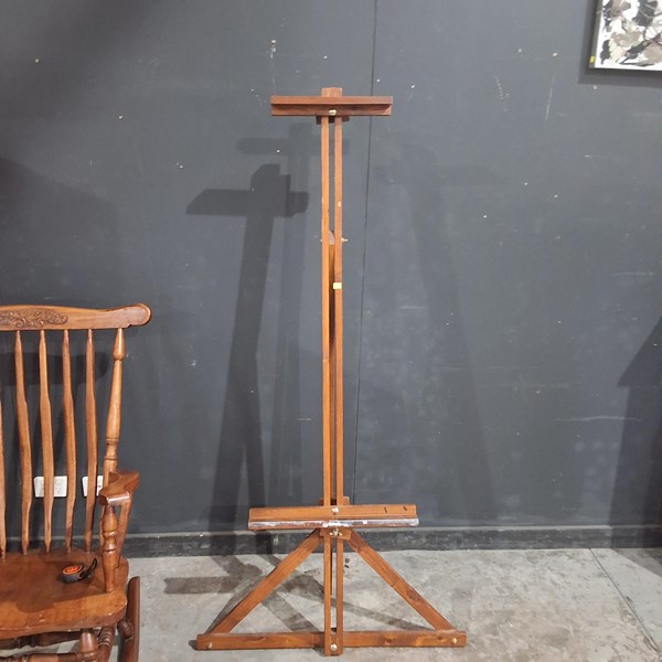 Lot 116 - ADJUSTABLE TIMBER EASEL