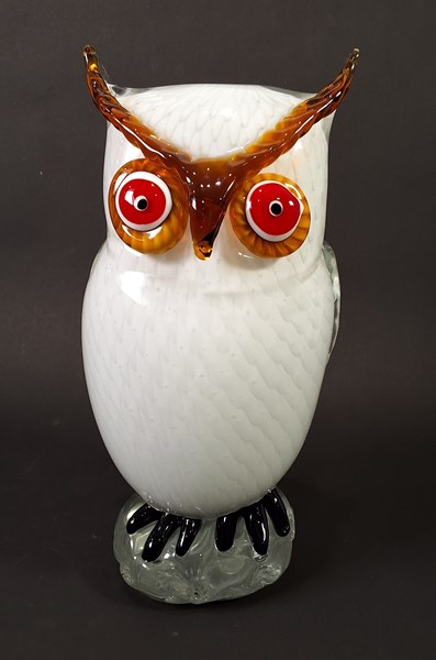 Lot 1302 - GLASS OWL