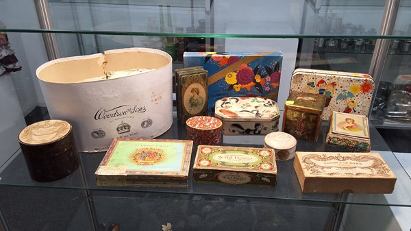 Lot 1492 - PACKAGING