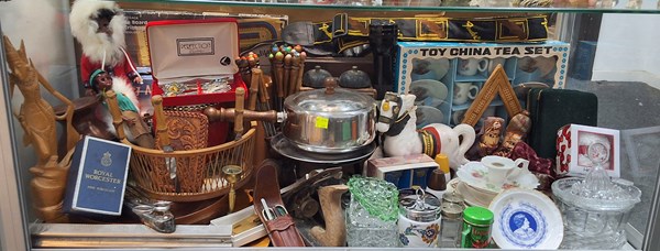 Lot 1489 - HOMEWARES