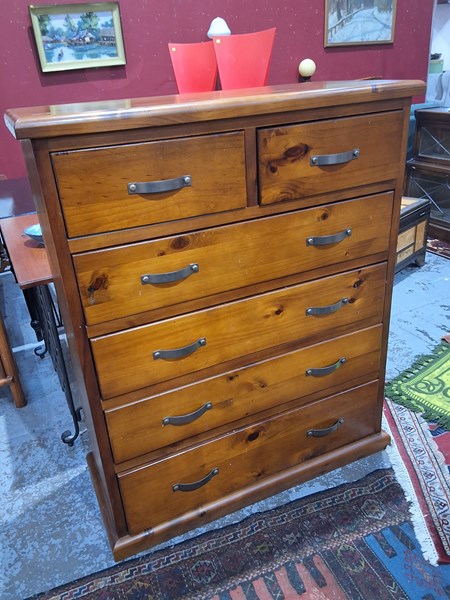 Lot 143 - CHEST OF DRAWERS