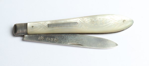 Lot 1044 - SILVER KNIFE