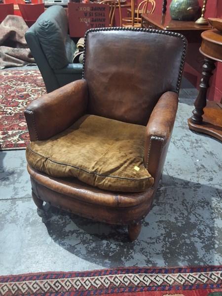 Lot 14 - ARMCHAIR