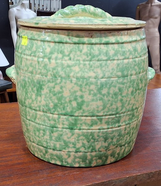 Lot 142 - BREAD CROCK
