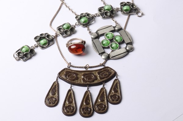 Lot 1089 - JEWELLERY