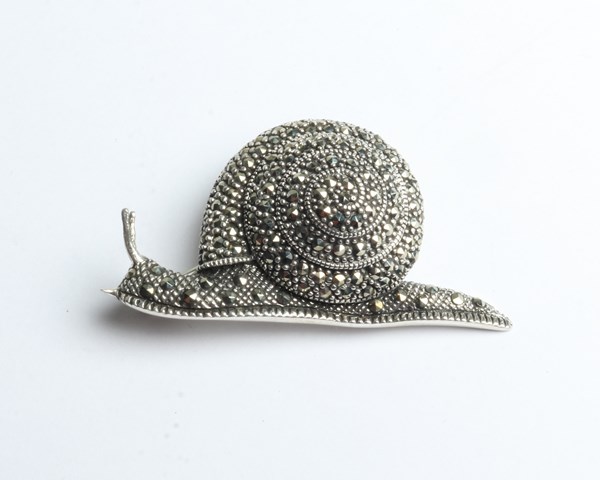 Lot 1045 - SILVER BROOCH