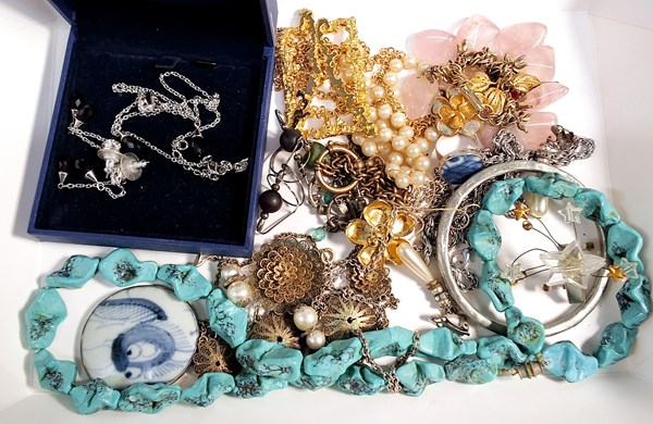 Lot 1095 - ASSORTED JEWELLERY