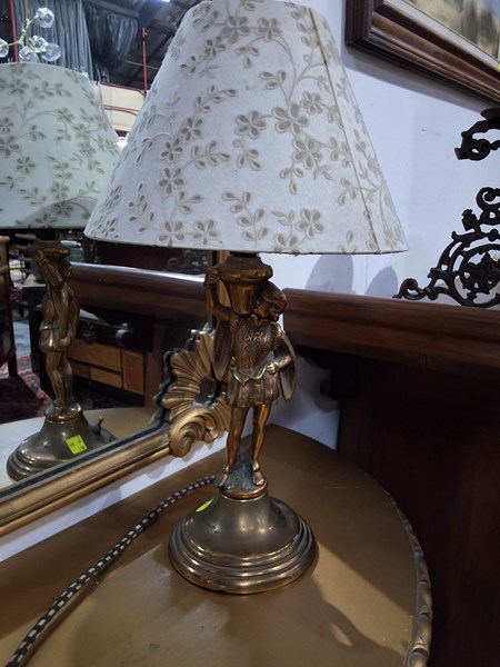 Lot 6 - TABLE LAMP