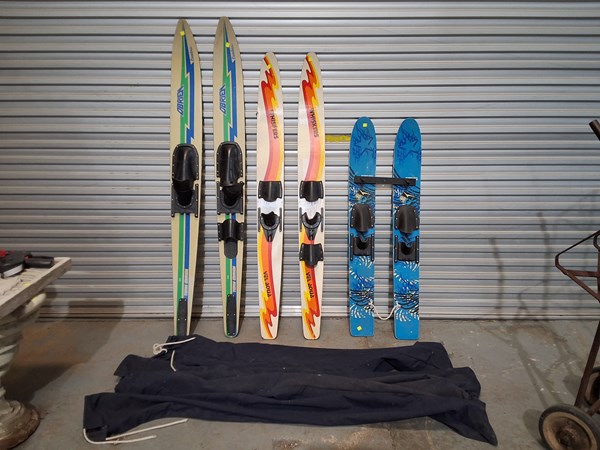 Lot 271 - WATER SKIS