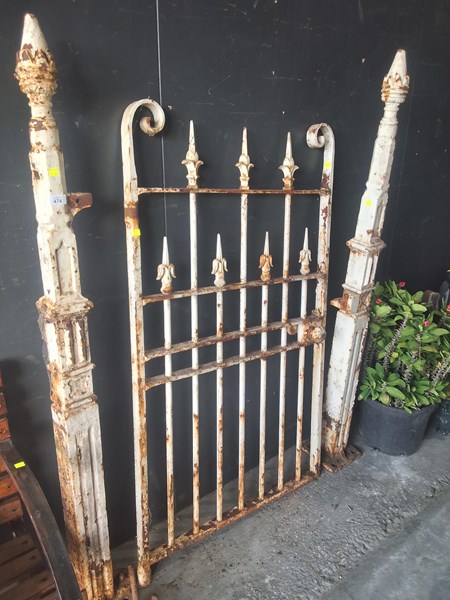 Lot 474 - ENTRANCE GATE