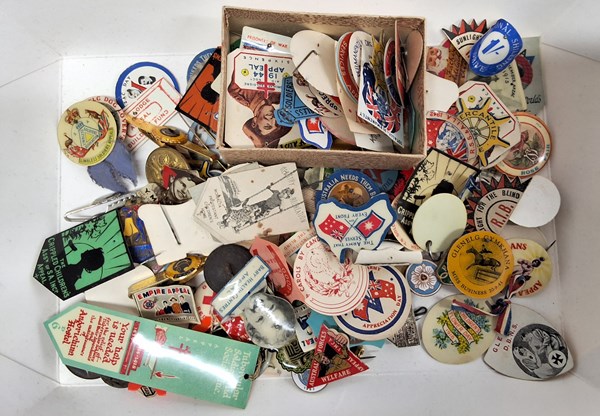 Lot 1102 - COLLECTION OF BUTTON DAY BADGES