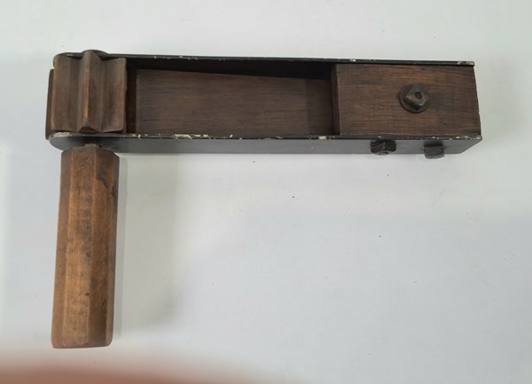 Lot 1211 - CLACKER