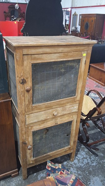 Lot 194 - MEAT SAFE