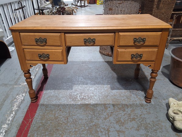 Lot 206 - DRESSER