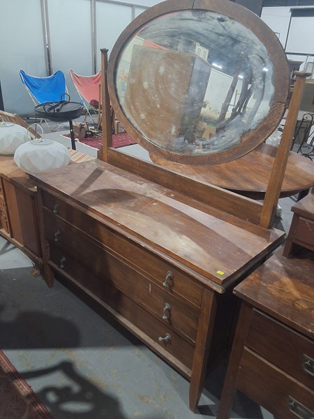 Lot 336 - DRESSING TABLE