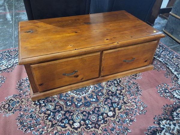 Lot 240 - COFFEE TABLE