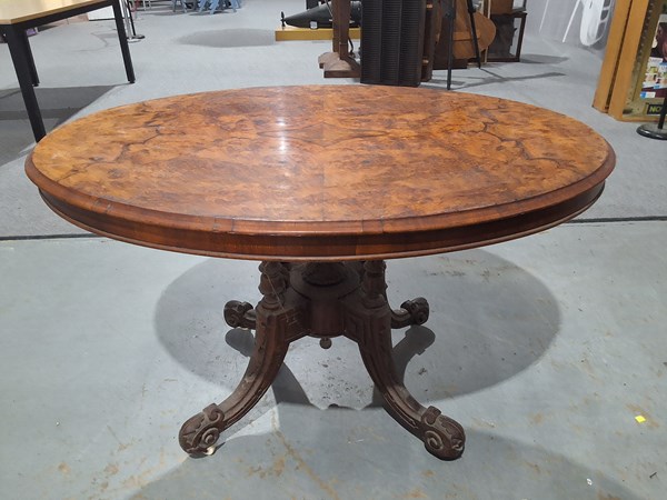 Lot 118 - VICTORIAN LOO TABLE