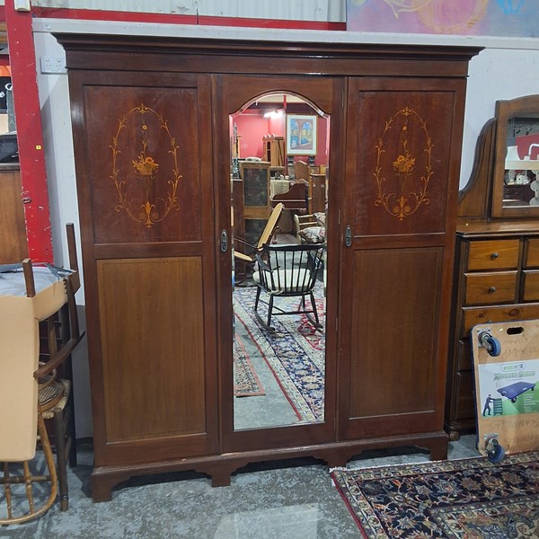 Lot 234 - WARDROBE