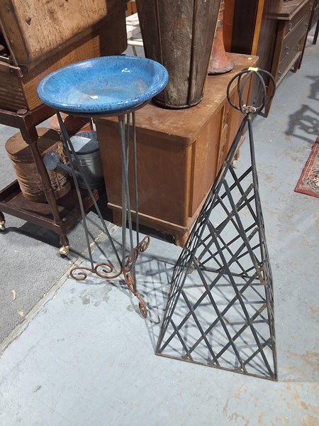 Lot 340 - BIRDBATH