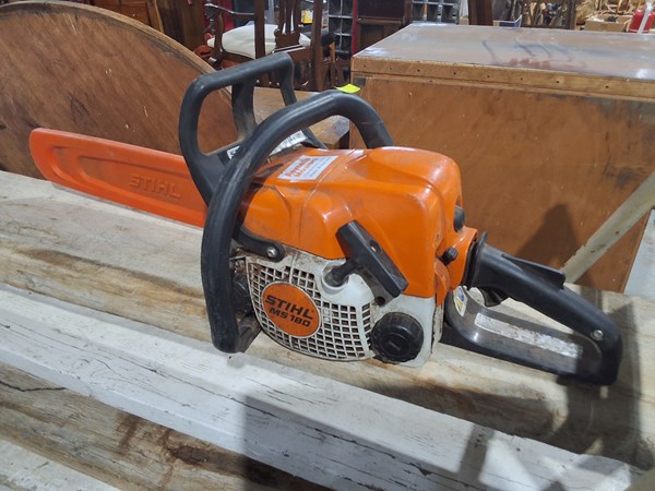 Lot 344 - CHAINSAW