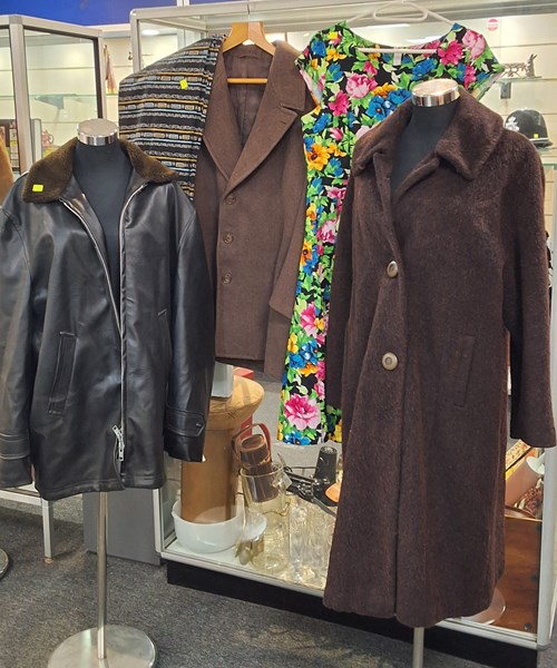 Lot 1203 - RETRO FASHIONS