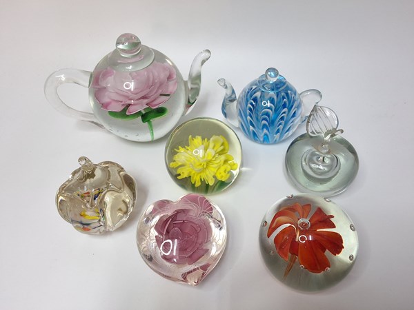 Lot 1167 - PAPERWEIGHTS