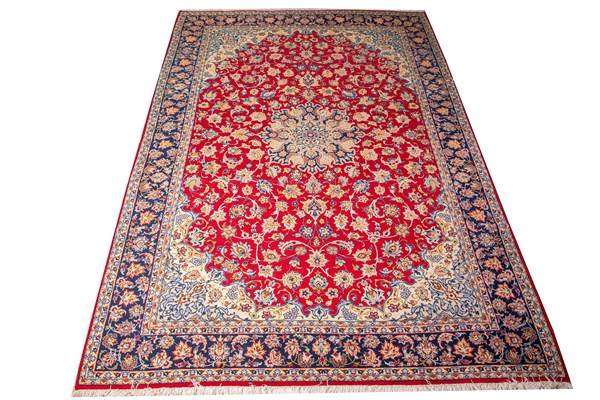 Lot 13 - ISFAHAN RUG