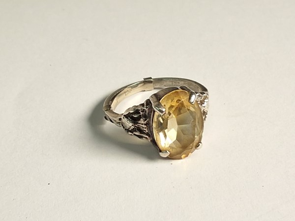 Lot 1005 - RING