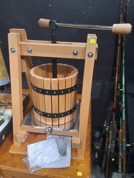 Lot 274 - FRUIT PRESS