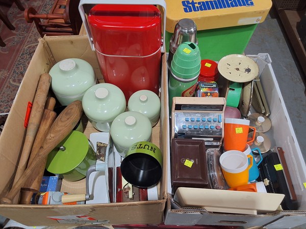 Lot 292 - RETRO HOMEWARE