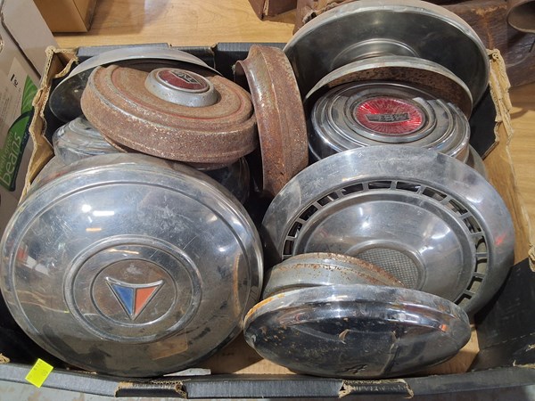 Lot 305 - HUBCAPS