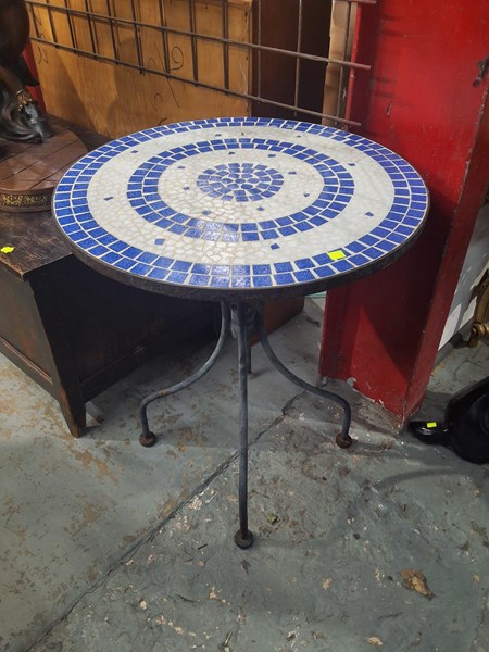 Lot 419 - PATIO TABLE