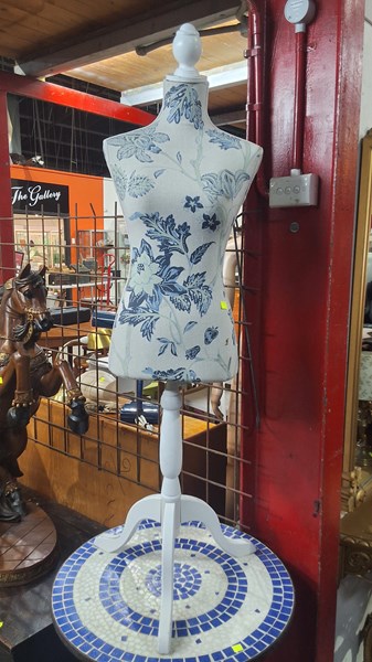 Lot 420 - DRESSMAKERS MANNEQUIN