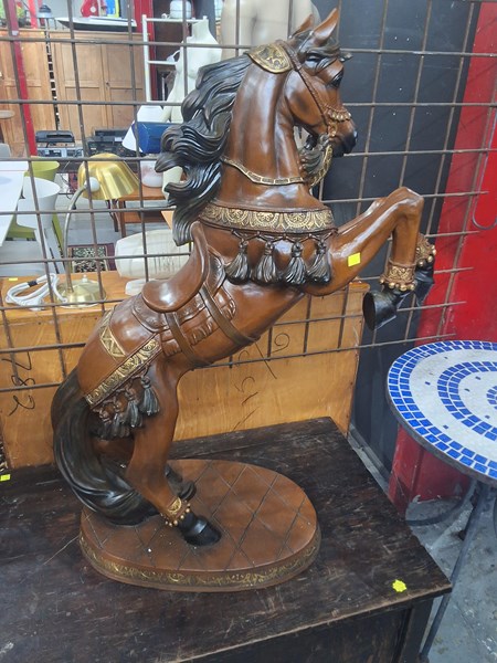 Lot 418 - ORNAMENT