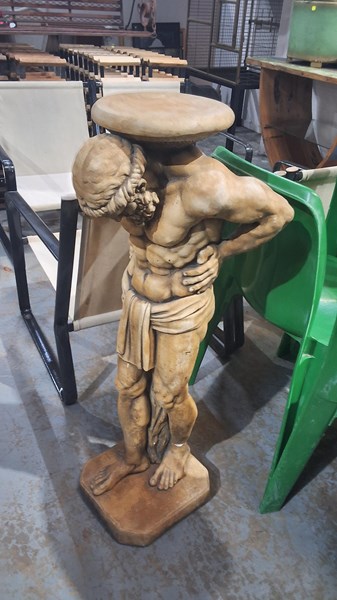 Lot 443 - PEDESTAL