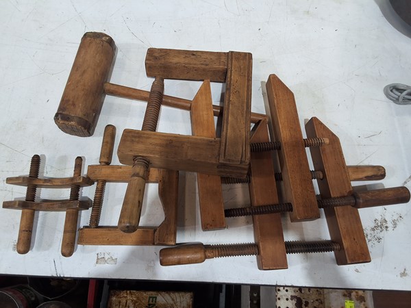 Lot 300 - TIMBER CLAMPS