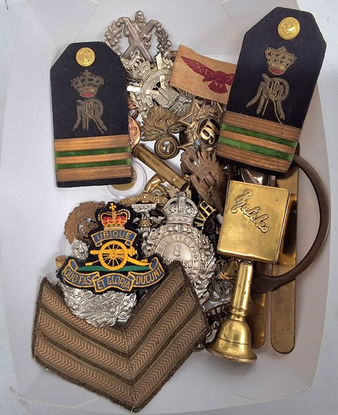 Lot 1106 - MILITARY BADGES