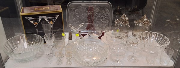 Lot 1377 - GLASSWARE