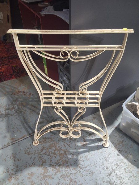 Lot 439 - TABLE LEGS