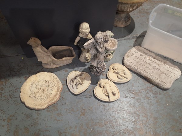 Lot 445 - GARDEN DECOR