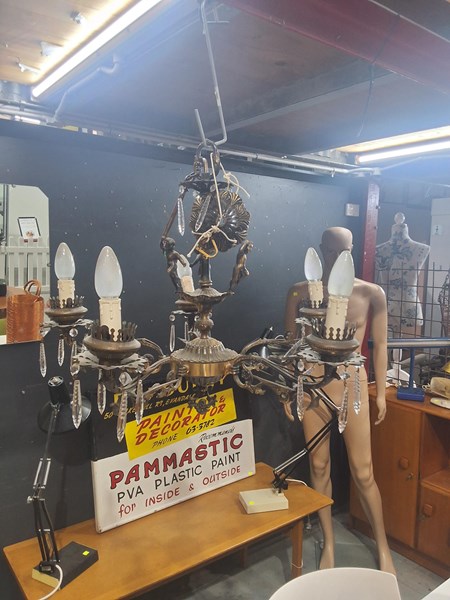 Lot 406 - LIGHT FITTING
