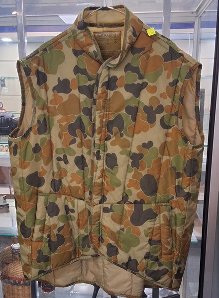 Lot 1445 - CAMOUFLAGE VEST