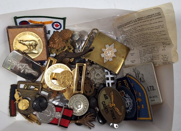 Lot 1105 - BADGES, BUTTONS AND BUCKLES