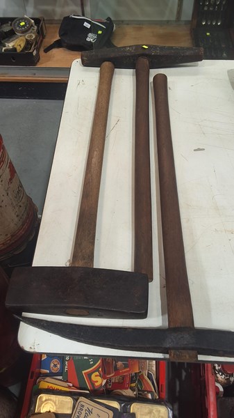 Lot 367 - SLEDGE HAMMERS