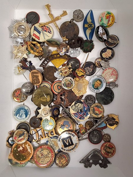 Lot 1104 - BUTTONS, BADGES AND PINS