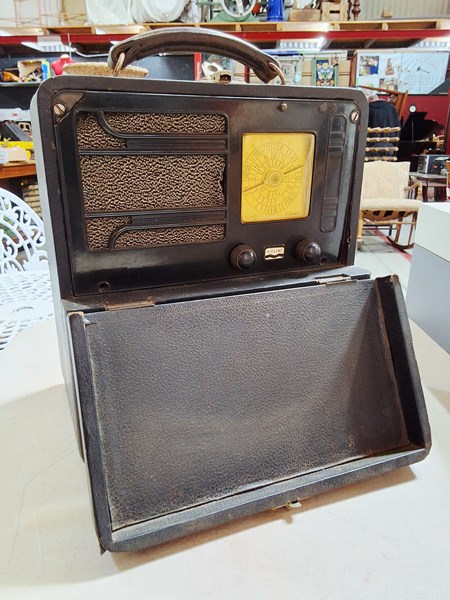 Lot 1285 - VINTAGE RADIO